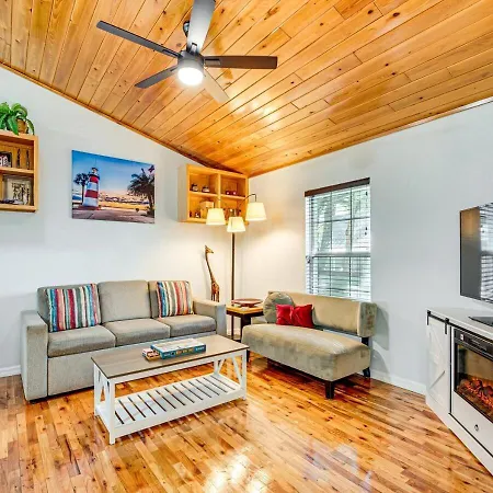 Cozy Bungalow Steps From Downtown Mount Dora